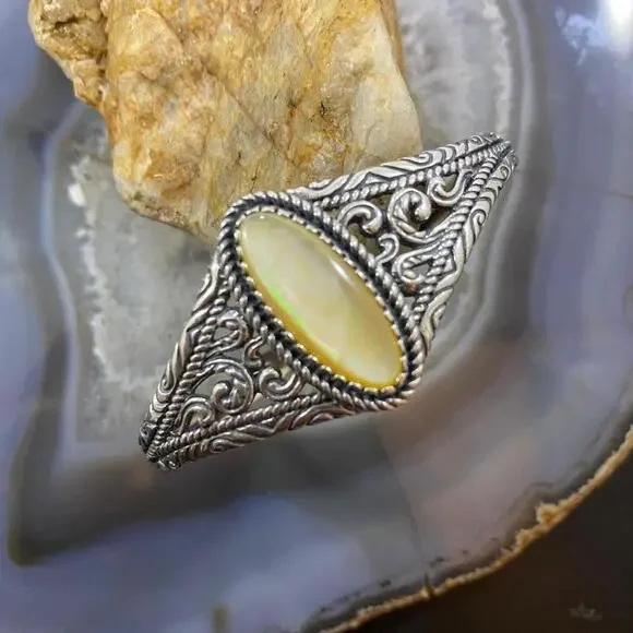 Carolyn Pollack Vintage Southwestern Style Sterling Mother of Pearl Bracelet